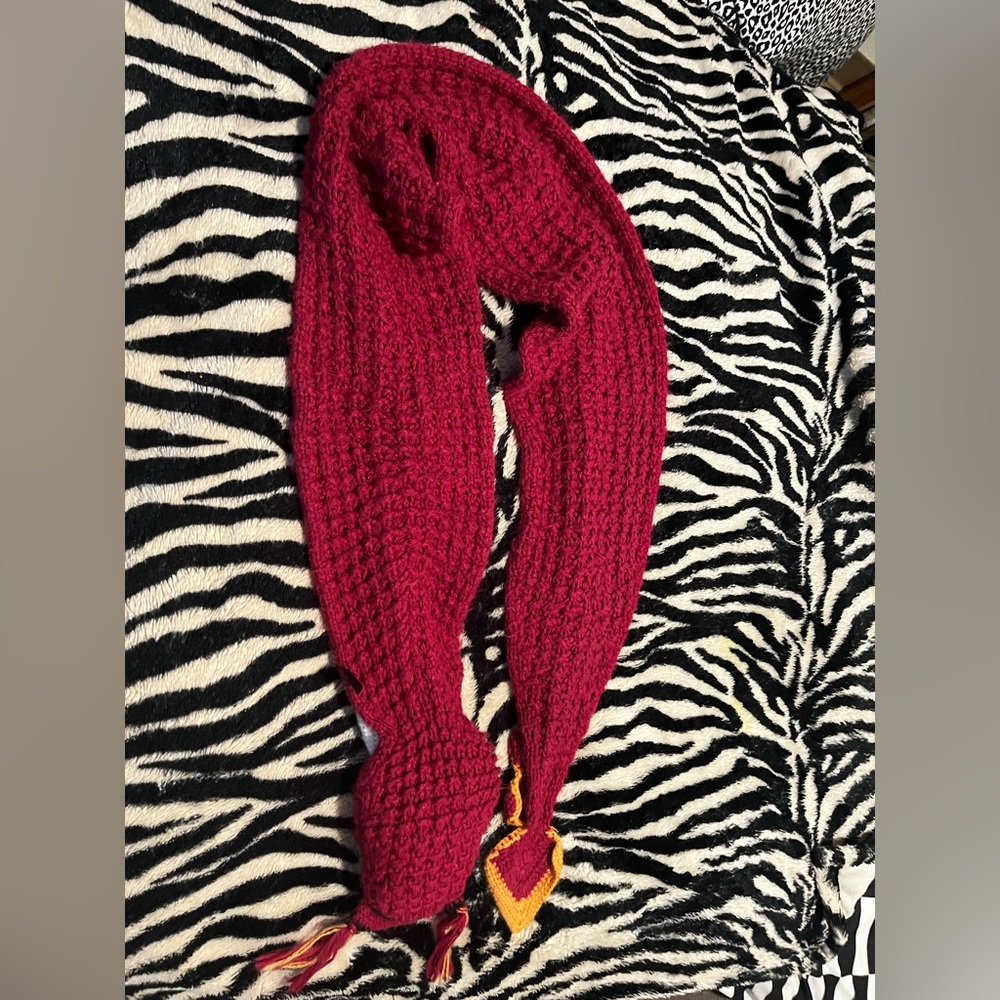 Dragon hand knit original that evidently took exceptional care/love to create. - Picture 6 of 6